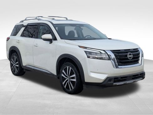 Certified 2023 Nissan Pathfinder Platinum image 3