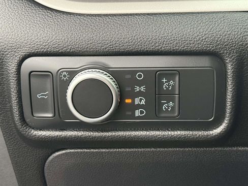 Used 2022 Ford Explorer XLT image 18