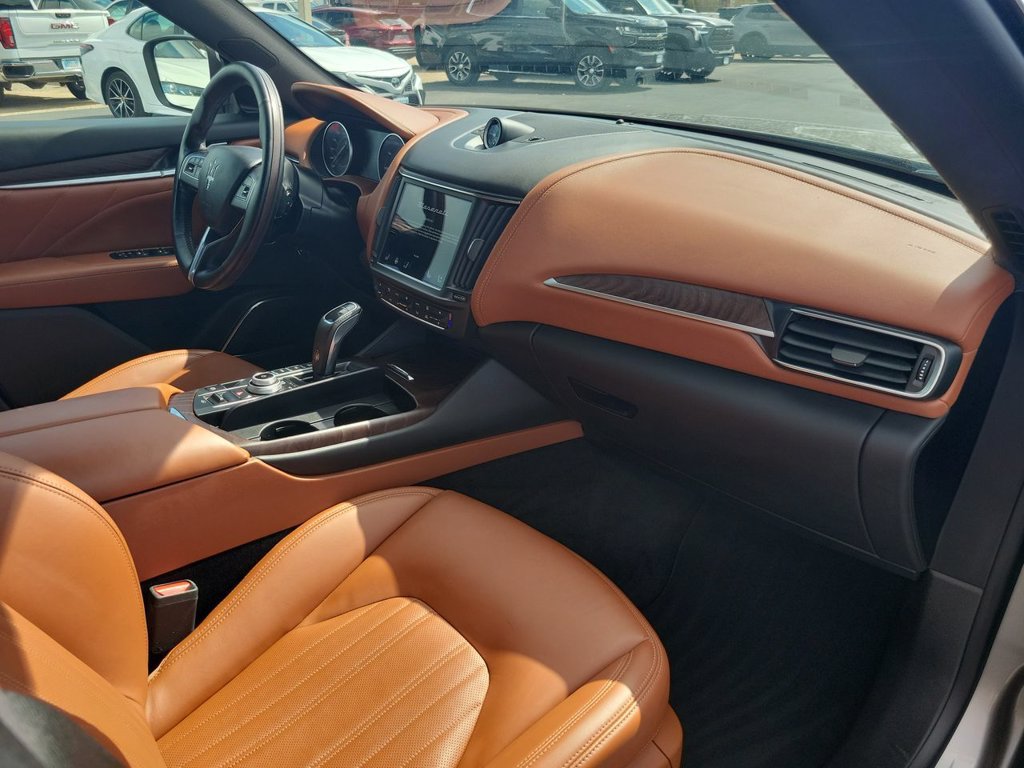 Used 2021 Maserati Levante GranLusso AWD/4WD image 30