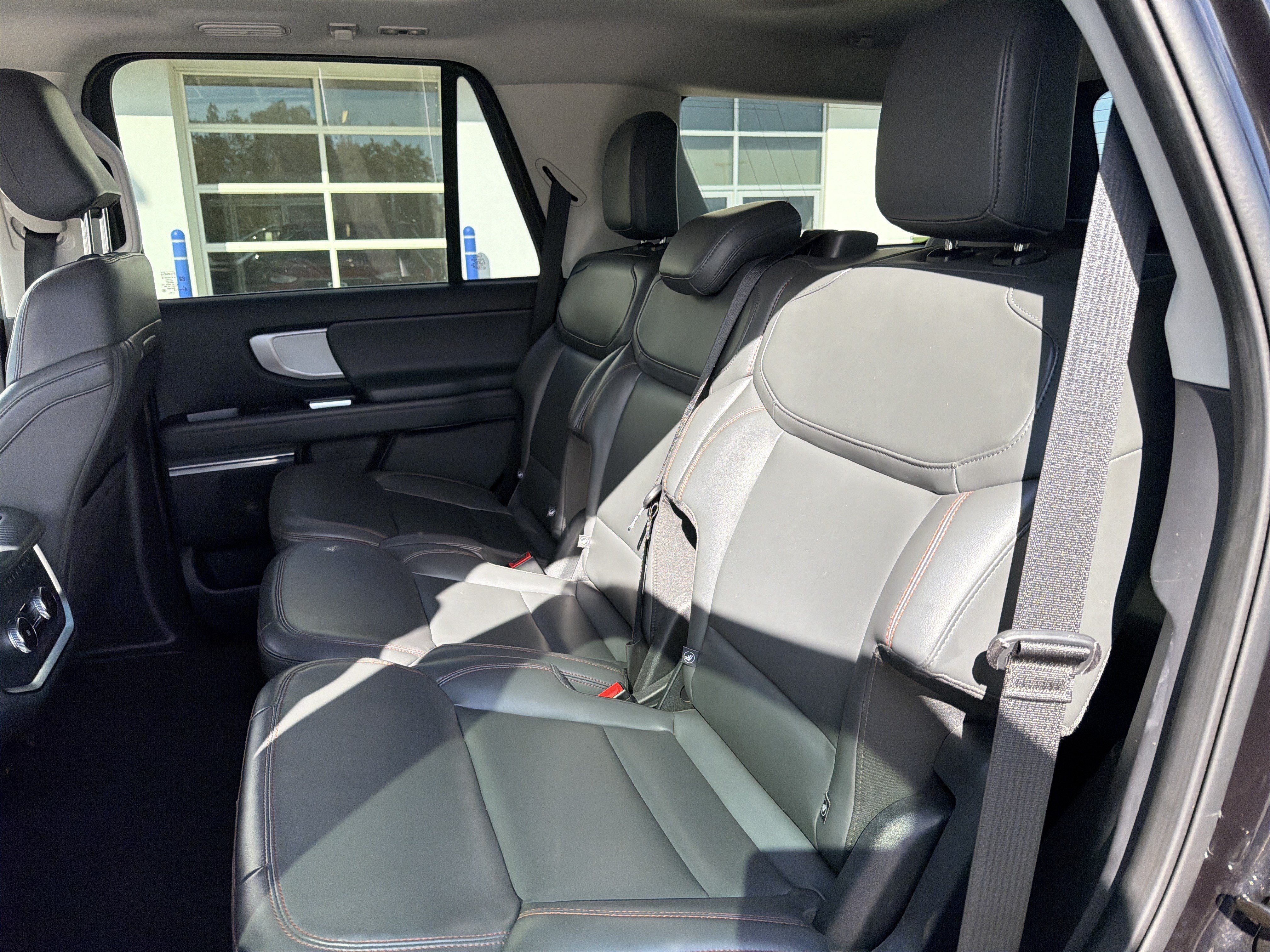 Used 2025 Ford Expedition Active AWD/4WD image 14