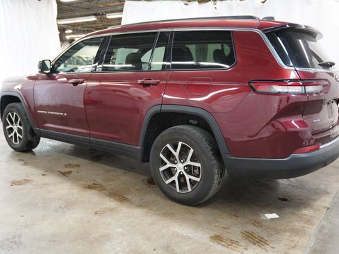 Used 2023 Jeep Grand Cherokee L Limited AWD/4WD image 11