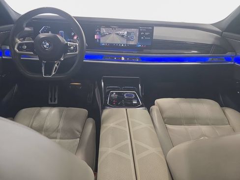 Used 2024 BMW 740i w/ Premium Package 2 RWD image 10