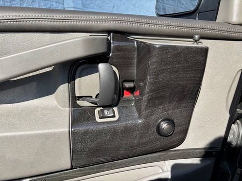 Used 2017 GMC Savana 2500 Extended RWD image 15