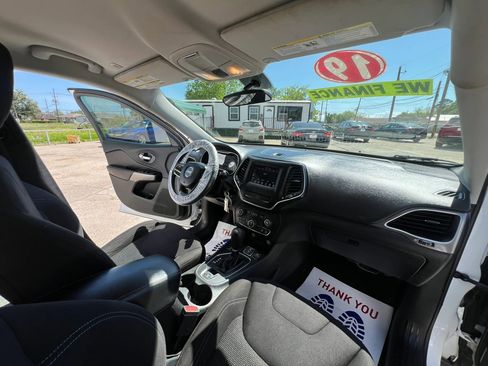 Used 2019 Jeep Cherokee Latitude w/ Popular Appearance Group image 24