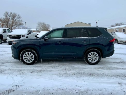 Used 2024 Toyota Grand Highlander XLE image 2