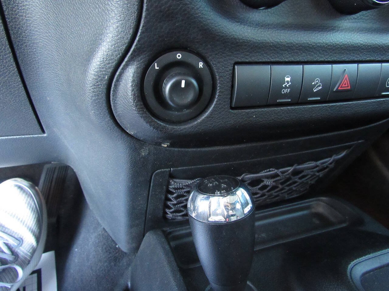 Used 2018 Jeep Wrangler Unlimited Sahara AWD/4WD image 33