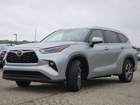 Used 2021 Toyota Highlander XLE FWD image 17