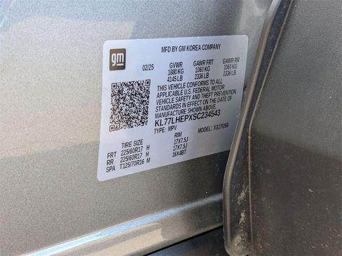 Used 2025 Chevrolet Trax LT w/ LT Convenience Package image 37