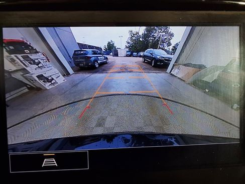 Used 2022 Chevrolet Traverse LT image 15