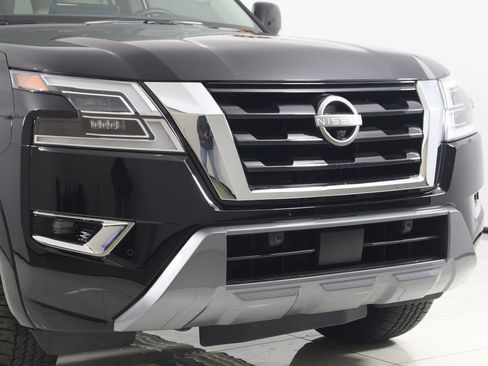 Used 2024 Nissan Armada SL w/ Captain's Chairs Package image 41