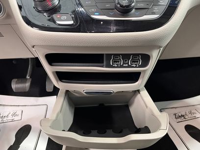 Used 2023 Chrysler Pacifica Touring-L