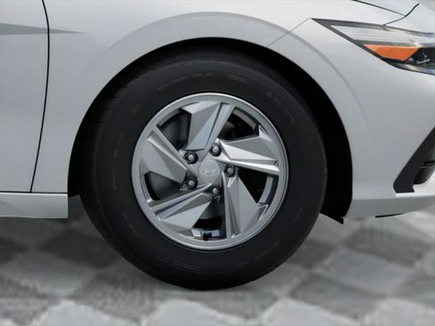 New 2026 Hyundai Elantra SE FWD image 8