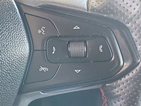 Used 2025 Chevrolet Trax RS FWD image 9