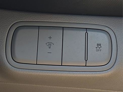 Used 2024 Hyundai Venue SEL image 26