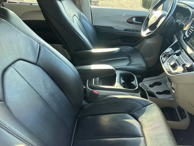 Used 2017 Chrysler Pacifica Touring-L Plus FWD image 17