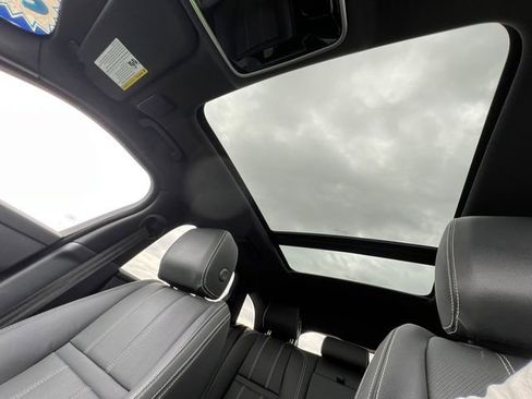 Used 2022 Land Rover Range Rover Velar R-Dynamic S image 25