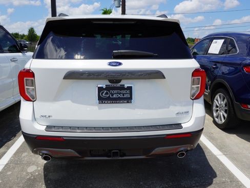 Used 2024 Ford Explorer XLT w/ Equipment Group 202A AWD/4WD image 6