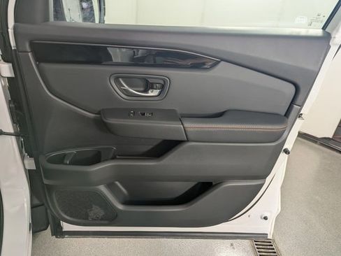 Used 2025 Honda Pilot TrailSport image 22