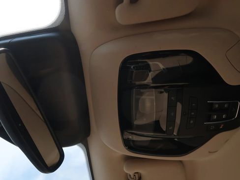 Used 2017 Maserati Levante w/ Luxury Package image 35