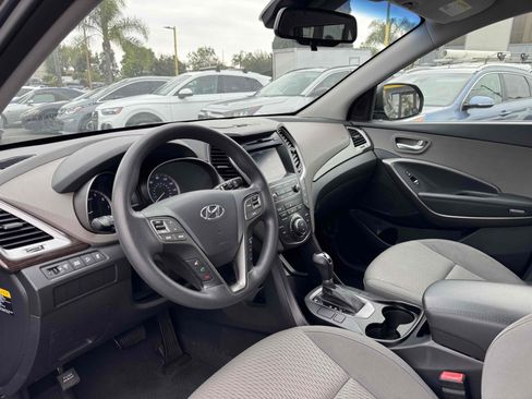 Used 2017 Hyundai Santa Fe SE FWD image 12