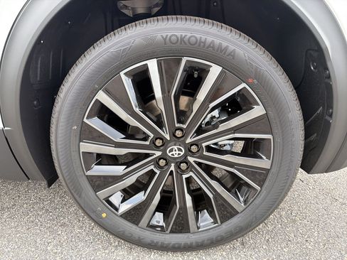 New 2026 Toyota C-HR AWD/4WD image 19