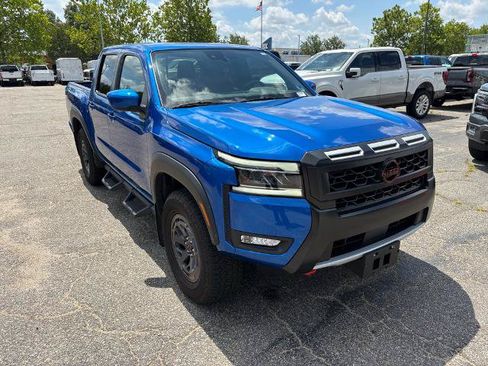 Used 2025 Nissan Frontier PRO-4X AWD/4WD image 3