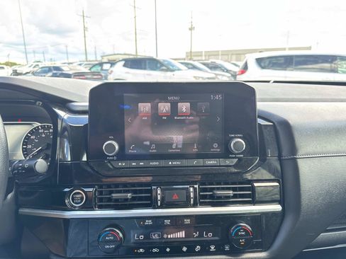 Used 2022 Nissan Pathfinder S FWD image 24