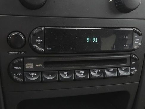 Used 2005 Chrysler Pacifica AWD w/ Cargo Convenience Group image 3