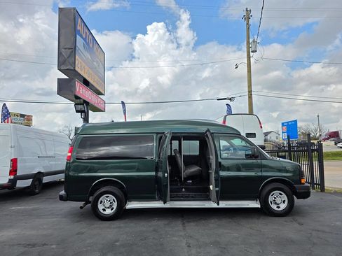 Used 2011 Chevrolet Express 3500 LS image 6