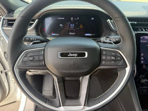 Used 2024 Jeep Grand Cherokee Limited RWD image 17