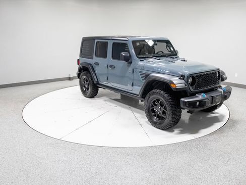 Used 2024 Jeep Wrangler Unlimited image 29