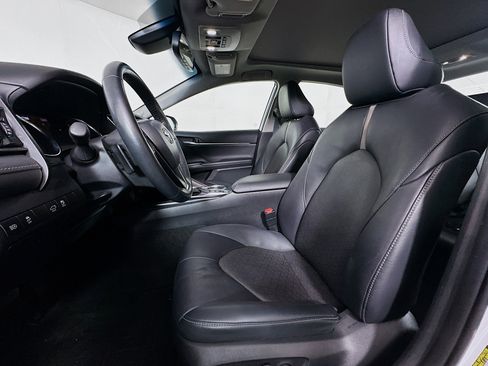 Used 2020 Toyota Camry XSE image 13