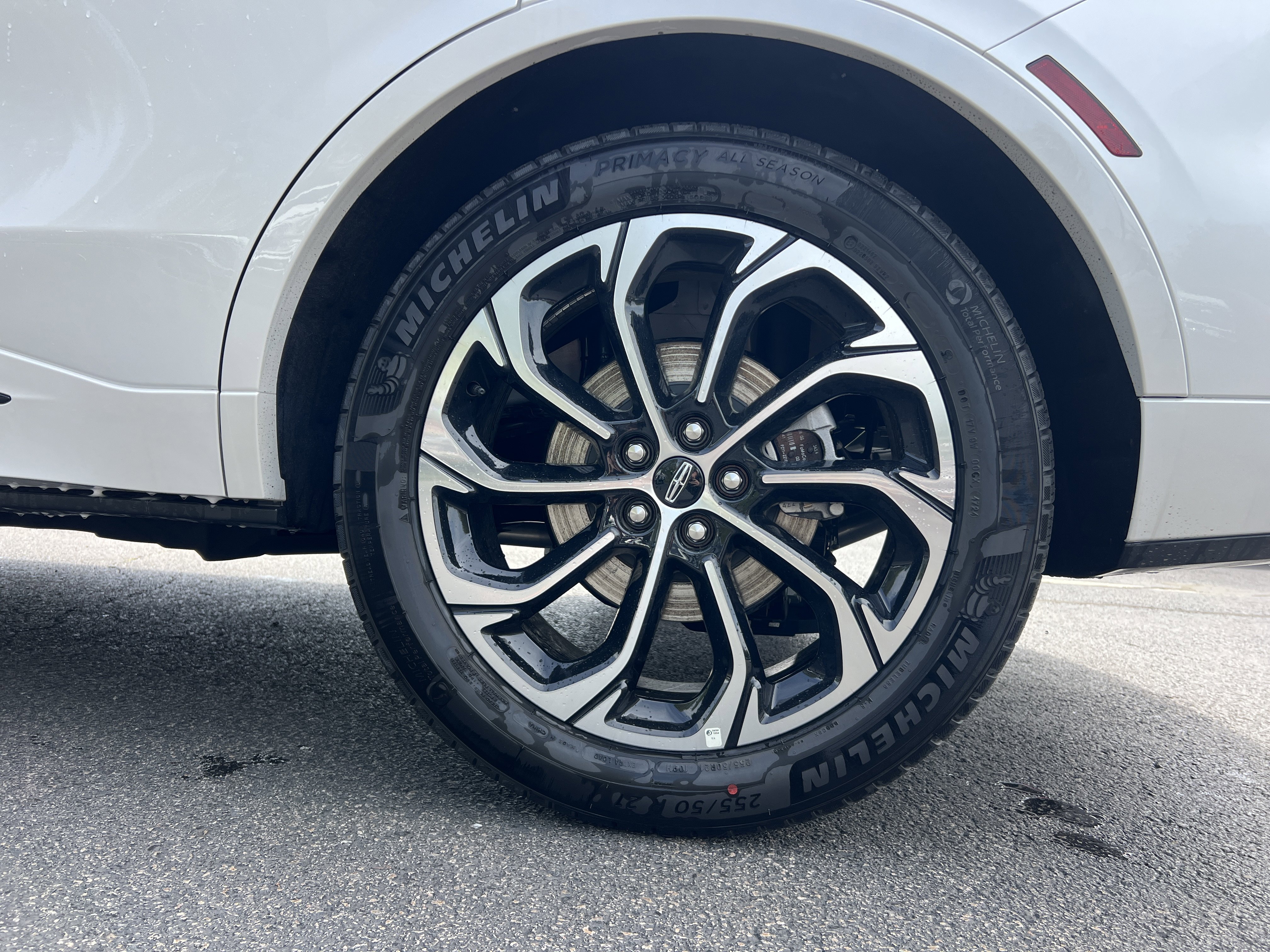 Used 2025 Lincoln Nautilus Reserve AWD/4WD image 6