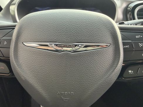 New 2026 Chrysler Pacifica Select image 37