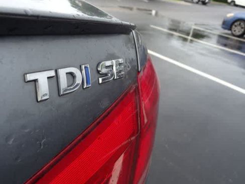 Used 2012 Volkswagen Passat TDI SE FWD image 11