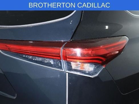Used 2020 Toyota Highlander XLE AWD/4WD image 13