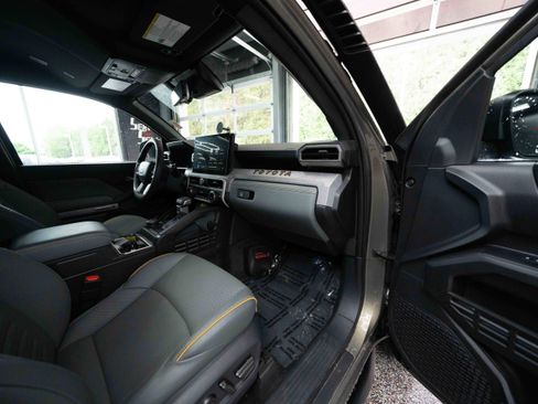 Used 2025 Toyota Tacoma 4x4 Double Cab Hybrid image 25
