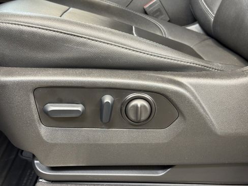 Used 2023 Chevrolet Silverado 2500 LTZ w/ LTZ Convenience Package image 12