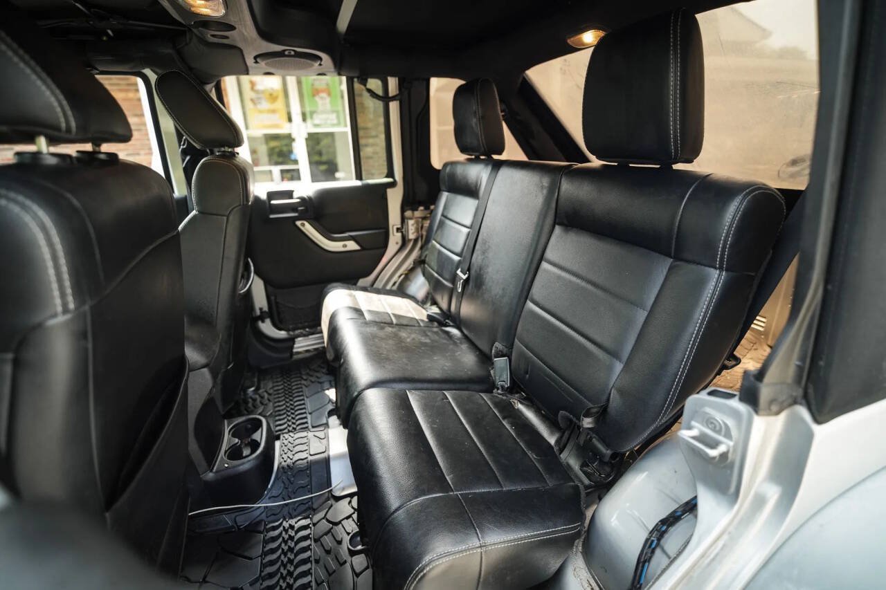 Used 2012 Jeep Wrangler Unlimited Rubicon w/ Dual Top Group AWD/4WD image 66