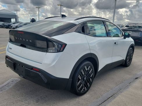 New 2026 Nissan Leaf Platinum+ w/ Cargo Package (Platinum+) FWD image 2