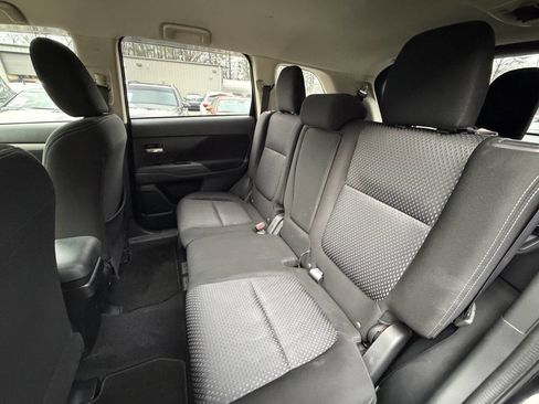 Used 2016 Mitsubishi Outlander SEL image 18
