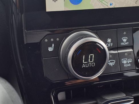 Certified 2025 Toyota Highlander XLE FWD image 22