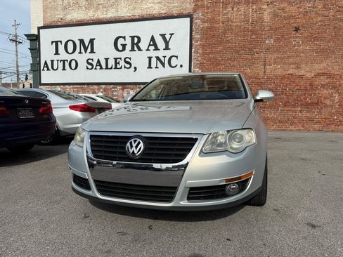 Used 2009 Volkswagen Passat Komfort FWD image 1