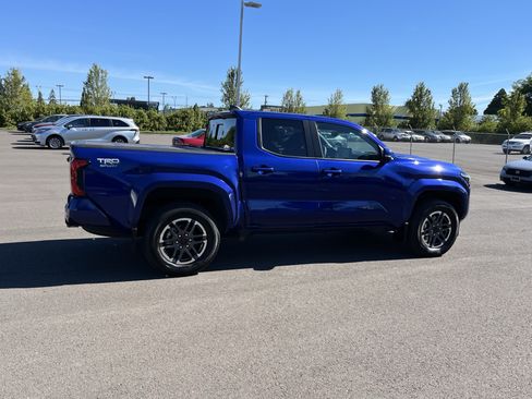 Used 2025 Toyota Tacoma TRD Sport w/ TRD Sport Premium Package AWD/4WD image 6