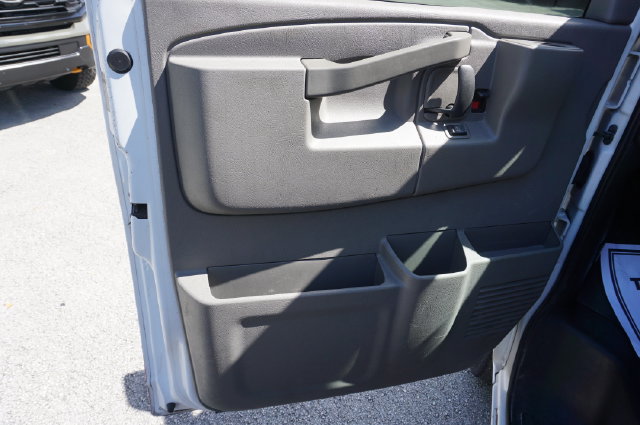 Used 2017 Chevrolet Express 2500 RWD image 21