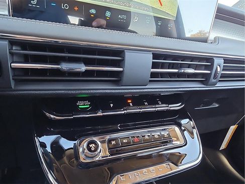 New 2026 Lincoln Corsair Premiere image 14