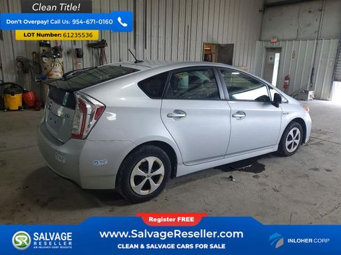 Used 2014 Toyota Prius Four w/ Preferred Accessory Package FWD image 4