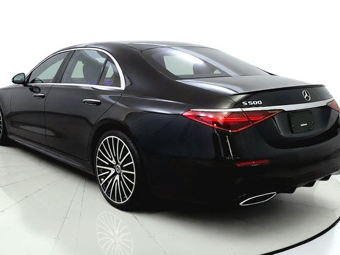 Used 2022 Mercedes-Benz S 500 4MATIC w/ AMG Line Package image 5