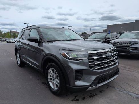 Certified 2025 Ford Explorer Active AWD/4WD image 3
