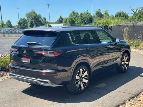 Used 2025 Mitsubishi Outlander AWD image 5